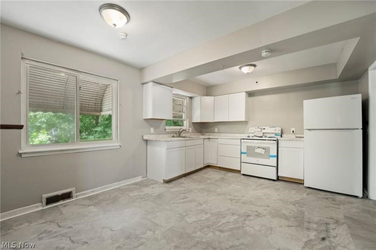 14625 Milverton Road, Cleveland, OH - Photo 3