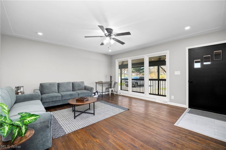 105 Woodhill Drive, Amherst, OH - Photo 8