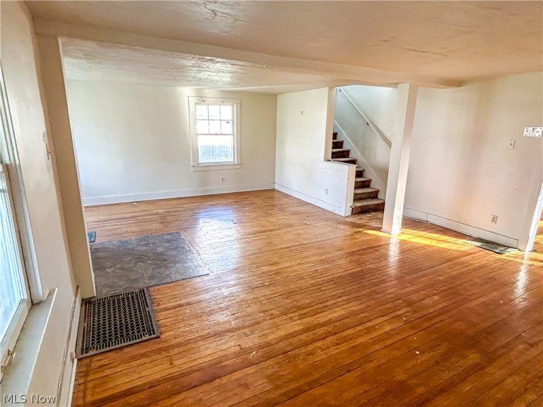 18104 Landseer Road, Cleveland, OH - Photo 8