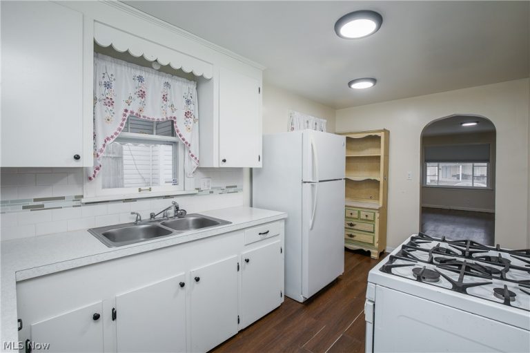 1014 Roslyn Avenue, Canton, OH - Photo 3