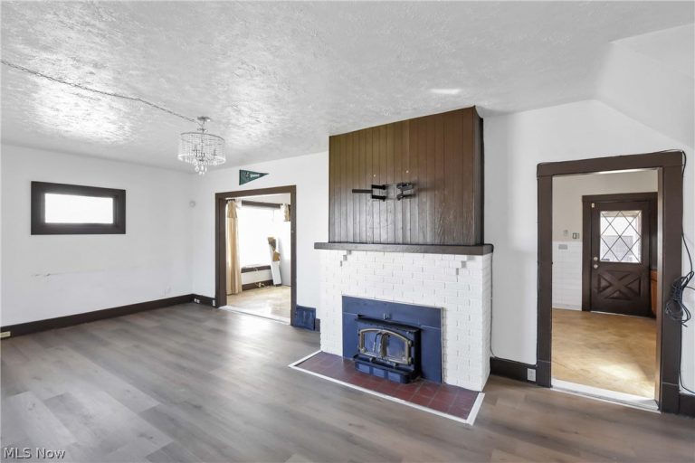 2037 Bunts Road, Lakewood, OH - Photo 8