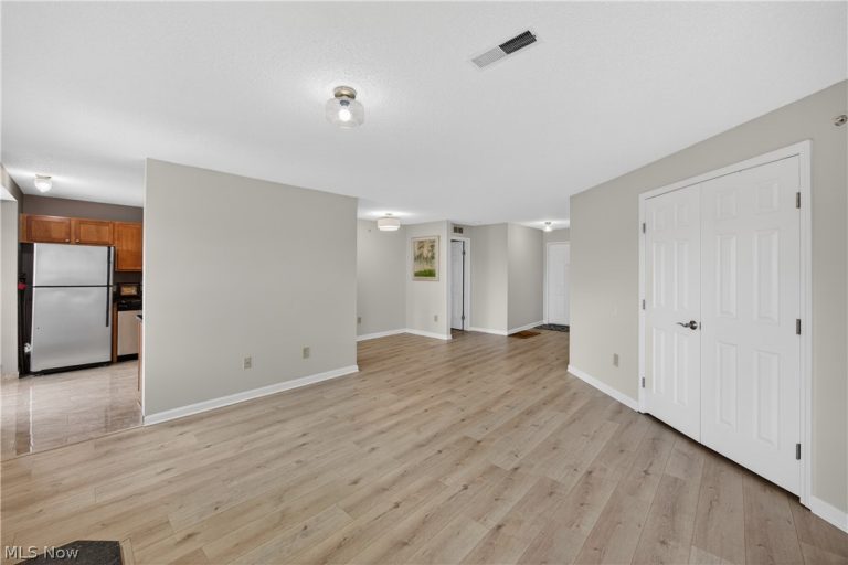 240 Fox Hollow Drive #408, Mayfield Heights, OH - Photo 4