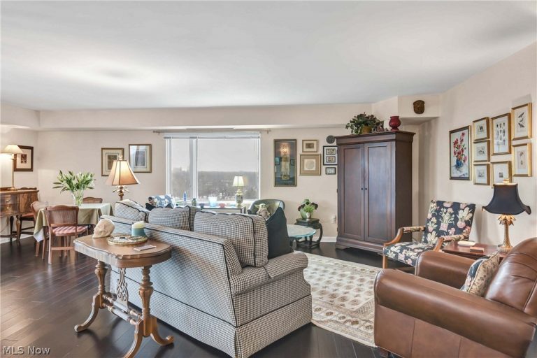 12500 Edgewater Drive #1202, Lakewood, OH - Photo 4