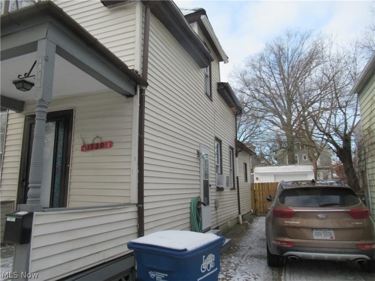 1530 Winchester Avenue, Lakewood, OH - Photo 2