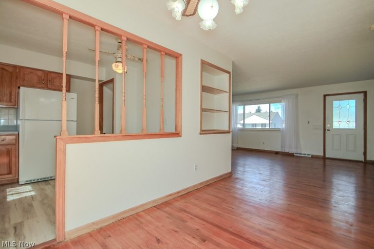 30224 Regent Road, Wickliffe, OH - Photo 3