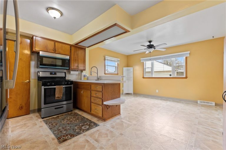 4718 Southwood Drive, Brooklyn, OH - Photo 5