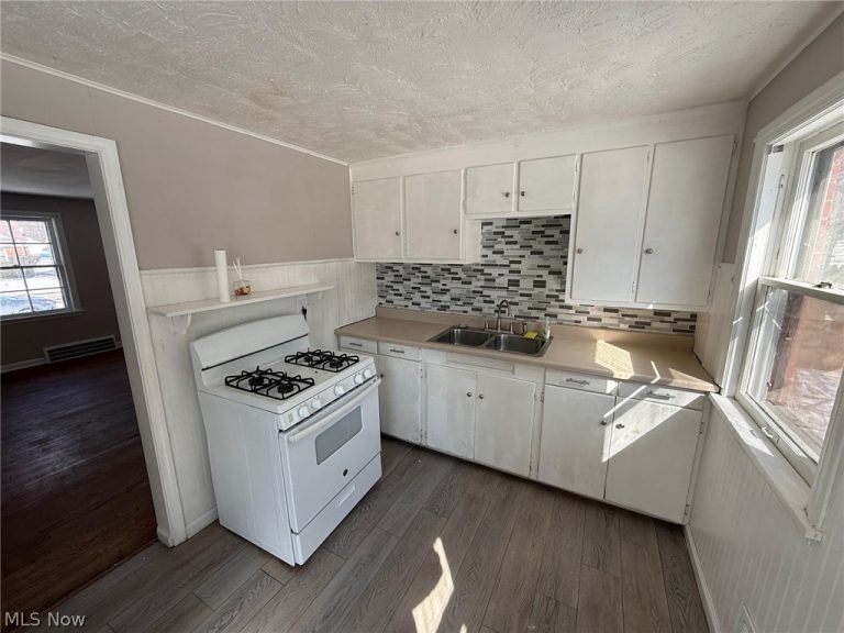 5713 South Boulevard, Maple Heights, OH - Photo 2