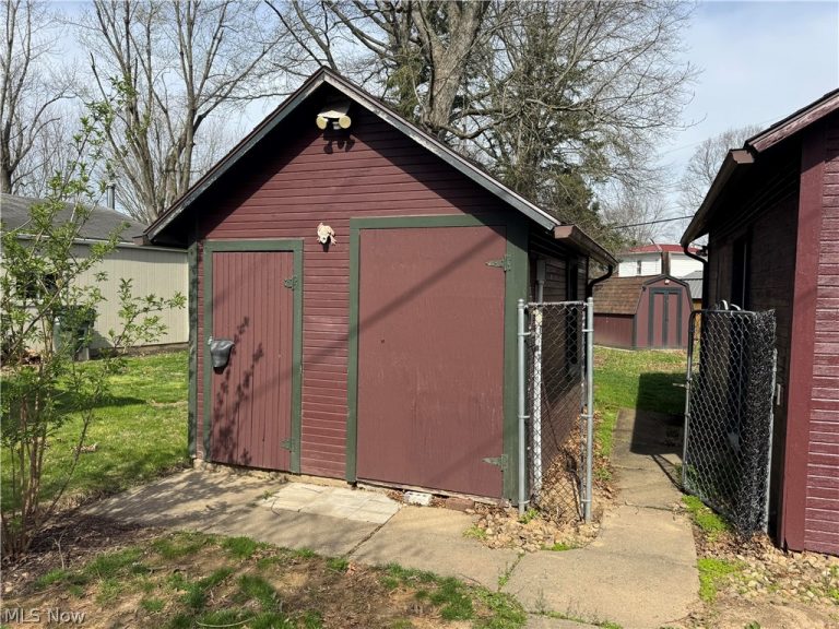 11238 Center Drive, Sandyville, OH - Photo 5