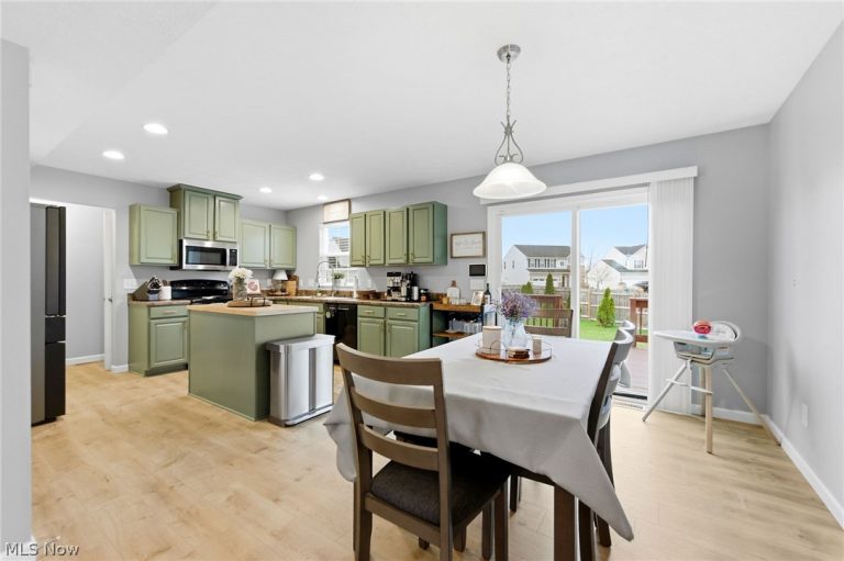 6401 Fawn Lane, North Ridgeville, OH - Photo 5