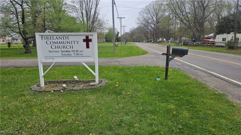 48443 Russia Road, Amherst, OH - Photo 3