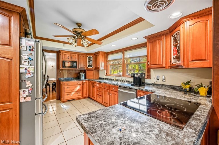 4250 Oak Knoll Drive, Boardman, OH - Photo 3