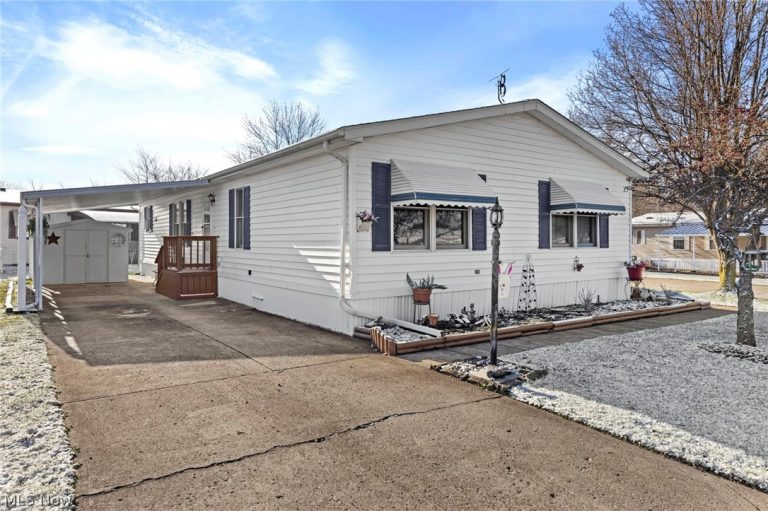 22 Lees Lane, Olmsted Twp, OH, 44138