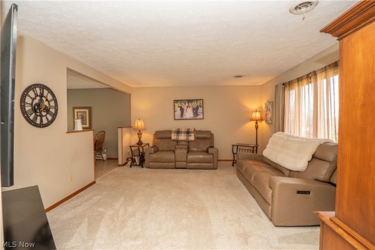 3878 Sprucehaven Street, Uniontown, OH - Photo 5