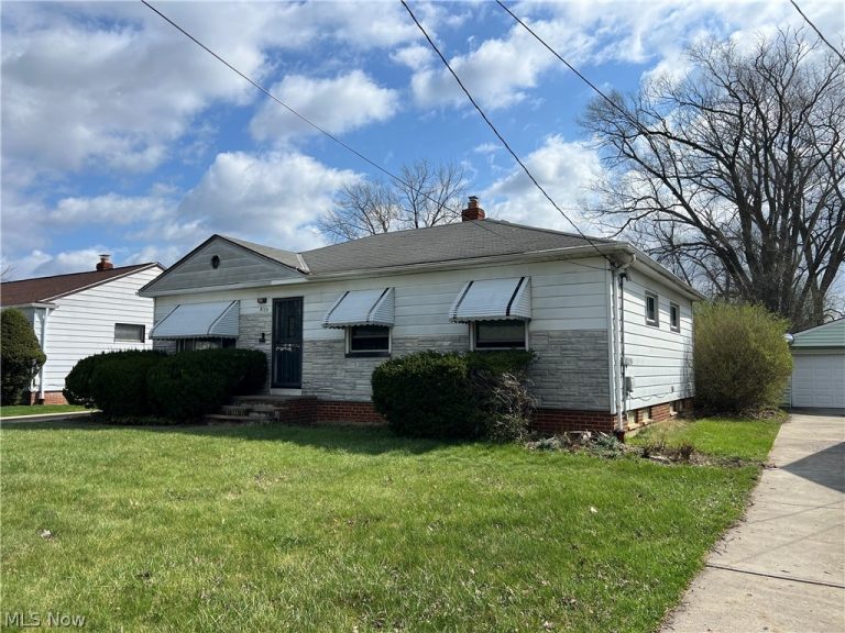 4133 Eastwood Lane, Warrensville Heights, OH - Photo 3