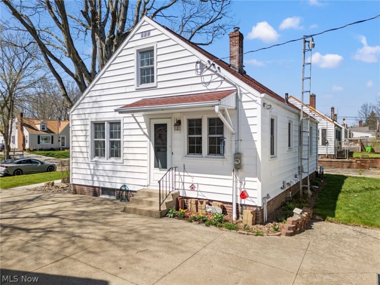 2626 Shunk Avenue, Alliance, OH - Photo 3