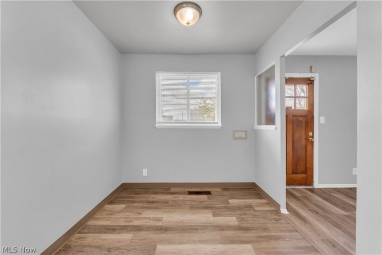 17401 Wayne Drive, Cleveland, OH - Photo 4