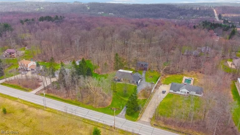 12560 Bass Lake Road, Chardon, OH - Photo 3