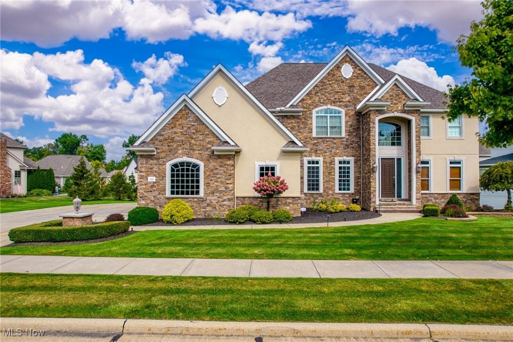 343 Glasgow Drive, Highland Heights, OH