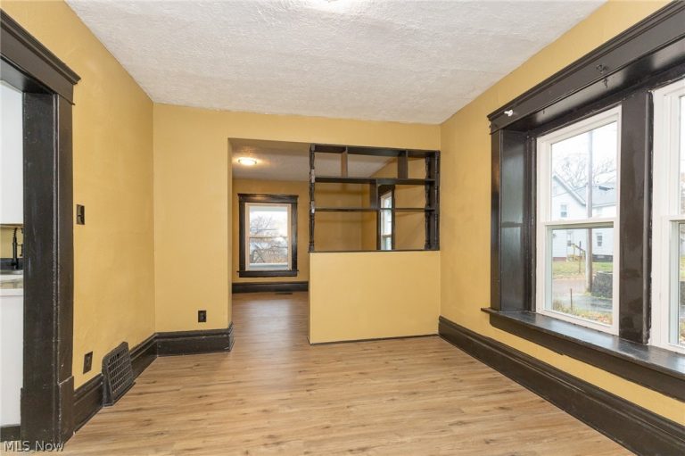 258 Oberlin Court, Akron, OH - Photo 6