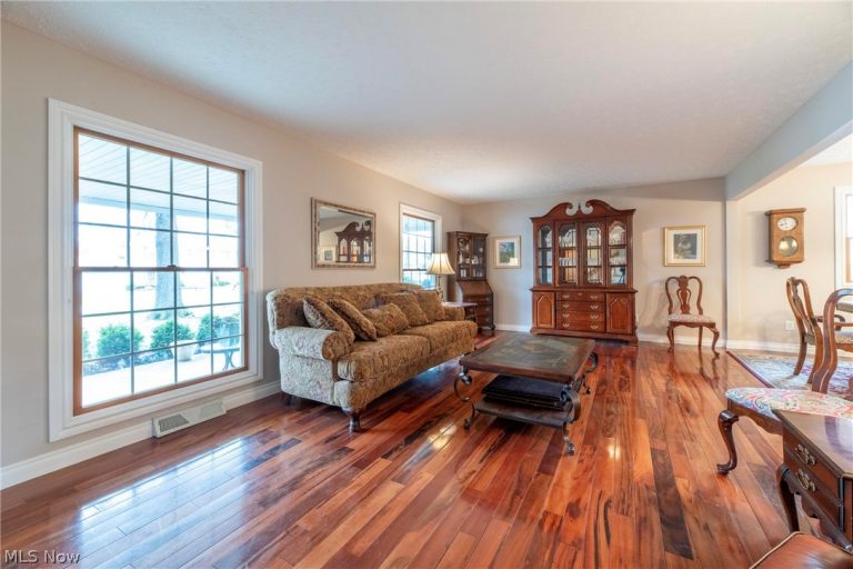 18211 Winchester Court, Strongsville, OH - Photo 6