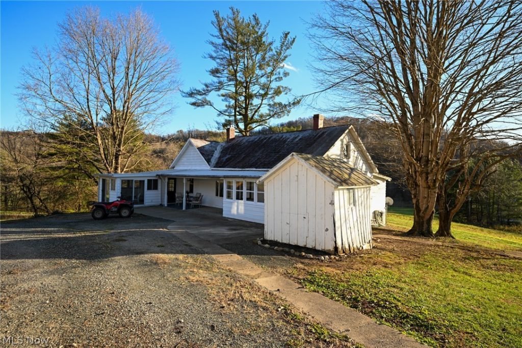 36189 Harriettsville Road, Lower Salem, OH