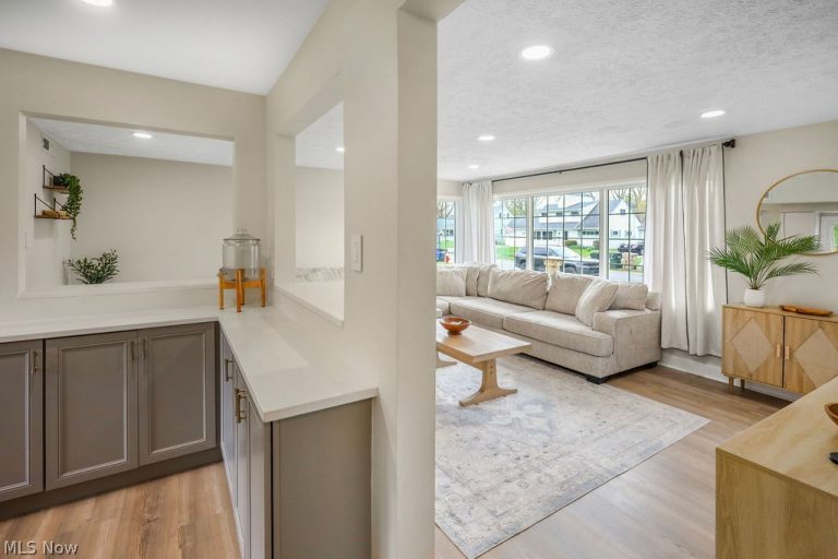 3071 Scott Street, Cuyahoga Falls, OH - Photo 6