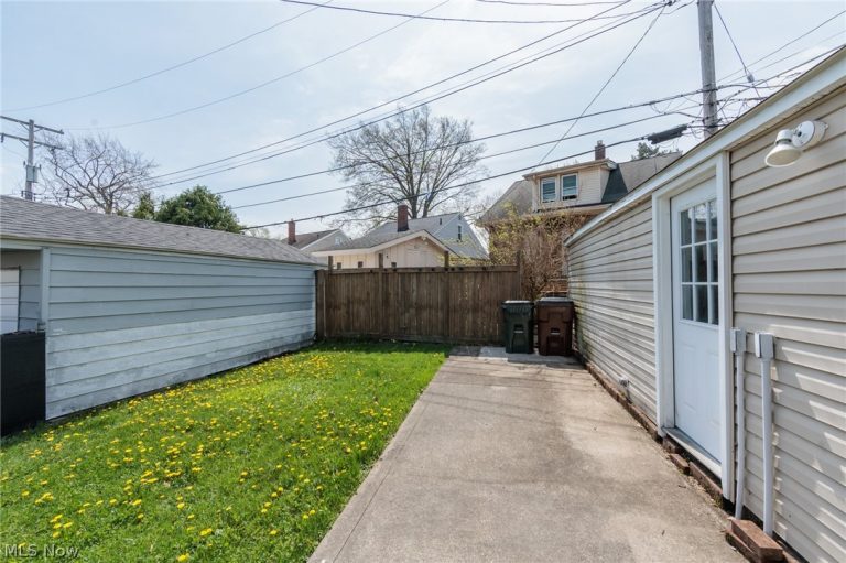 6103 Allanwood Drive, Parma, OH - Photo 5