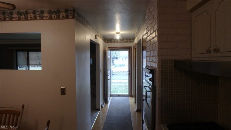9638 Idlewood Drive, Brooklyn, OH - Photo 8