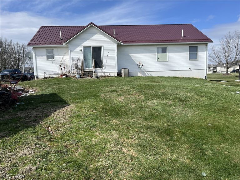 809 Bakers Addition, Hopedale, OH - Photo 2