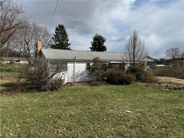 5488 Market Street, Millersburg, OH, 44610