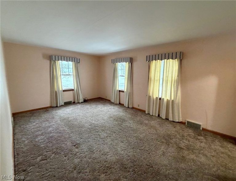2229 Schneider Street, North Canton, OH - Photo 2