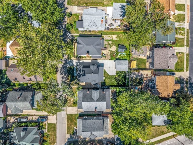 323 Groveland Club Drive, Cleveland, OH - Photo 2