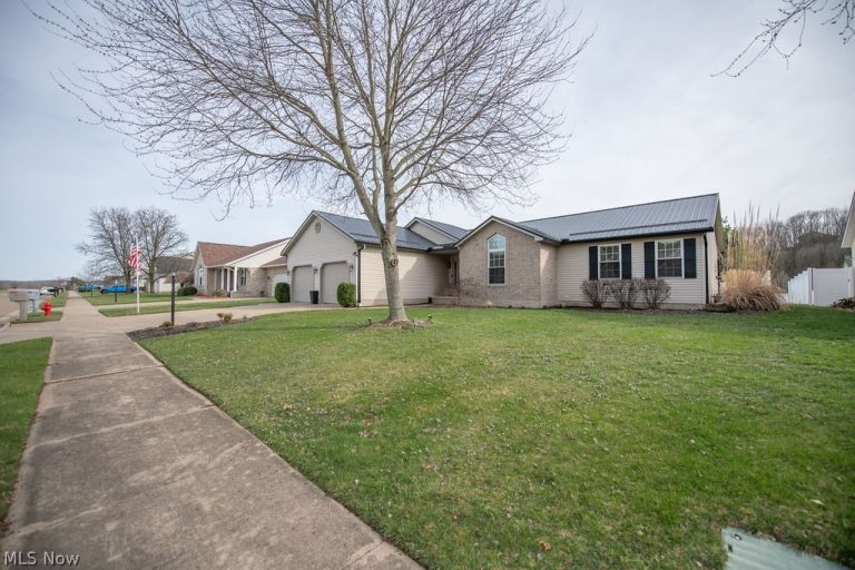 316 Creekside Road, New Philadelphia, OH - Photo 2