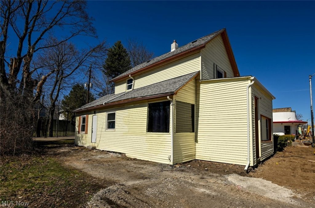 868 Main Street, Akron, OH