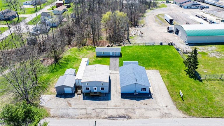 184 Walnut Street, Jefferson, OH - Photo 3