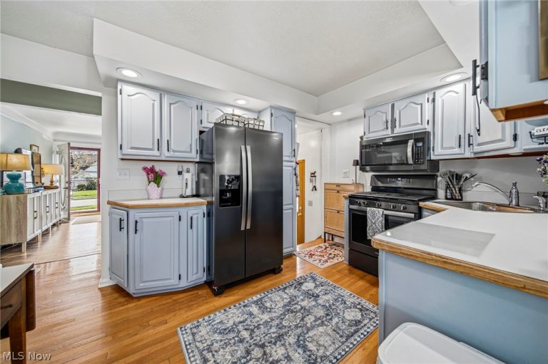 1714 294th Street, Wickliffe, OH - Photo 5