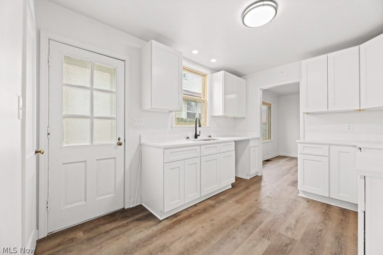 1073 Parkside Drive, Alliance, OH - Photo 4