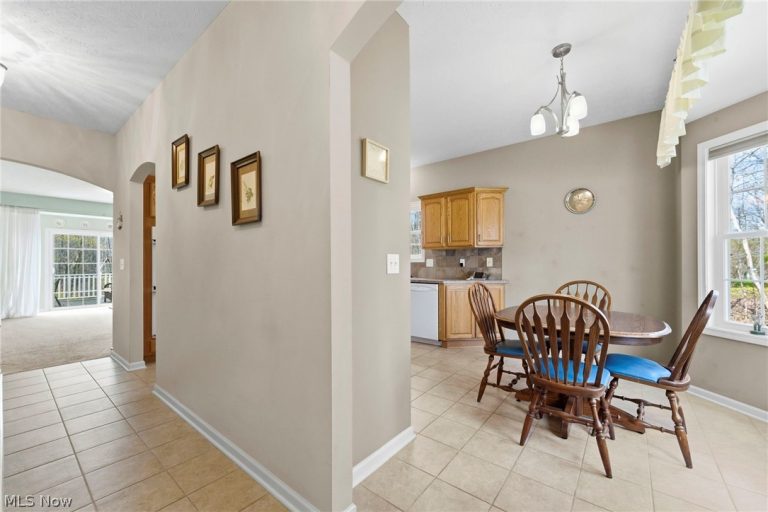 13360 Green Drive, Chesterland, OH - Photo 4