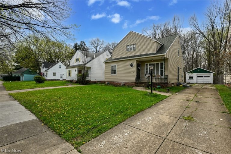17812 Dalewood Avenue, Maple Heights, OH - Photo 2