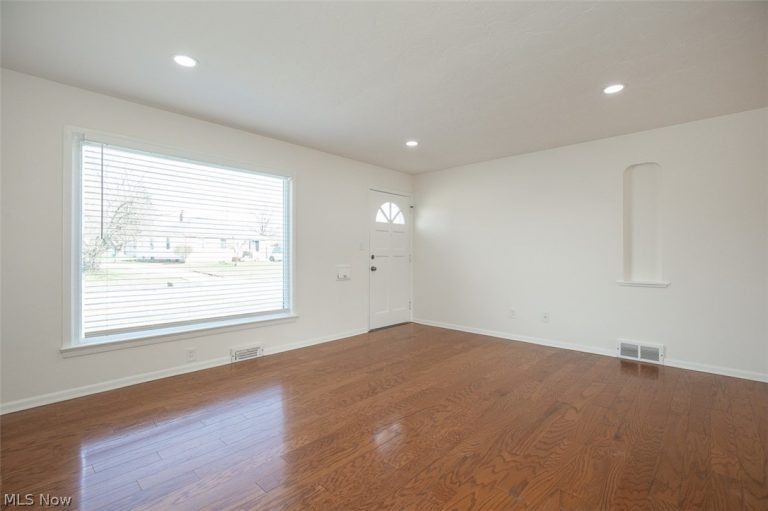 13600 Royal Boulevard, Garfield Heights, OH - Photo 6