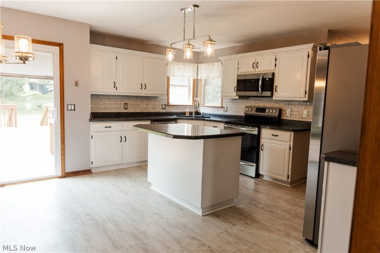 3069 Castle Circle, Massillon, OH - Photo 2