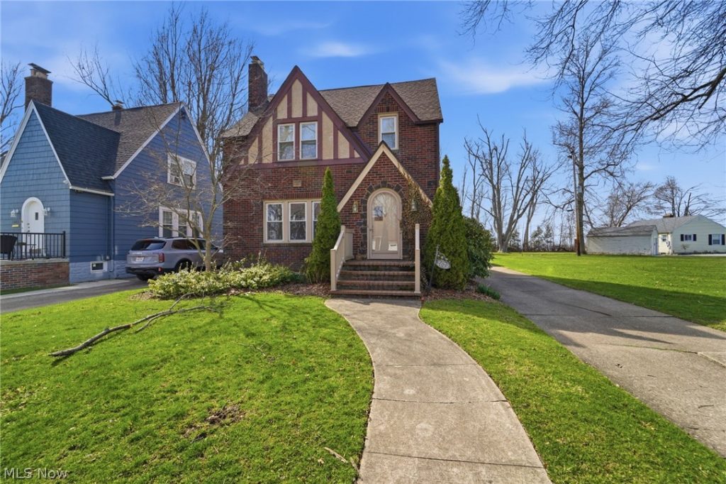 2679 Walnut Boulevard, Ashtabula, OH