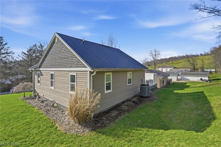 64044 Mulberry Street, Cambridge, OH - Photo 6