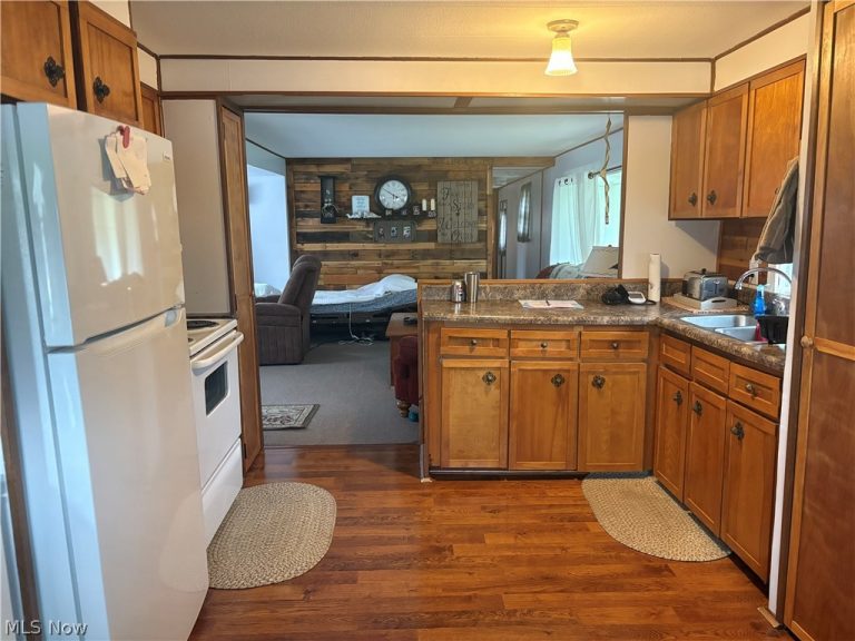 243 Park Avenue, New London, OH - Photo 4