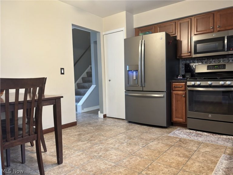 236 Northfield Drive, Elyria, OH - Photo 5