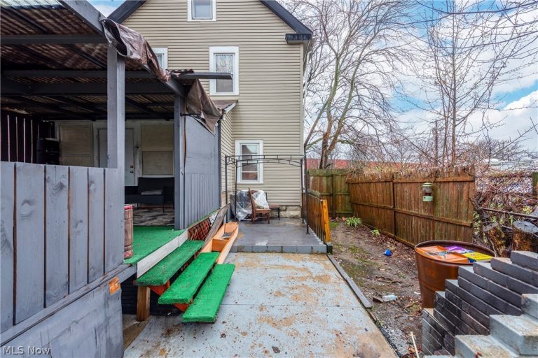 15301 Daniel Avenue, Cleveland, OH - Photo 6