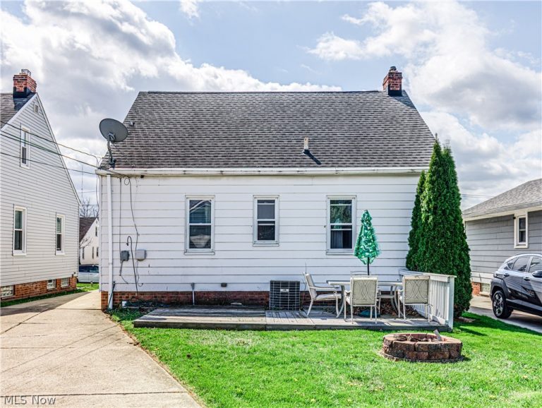 6106 Pelham Drive, Parma, OH - Photo 2