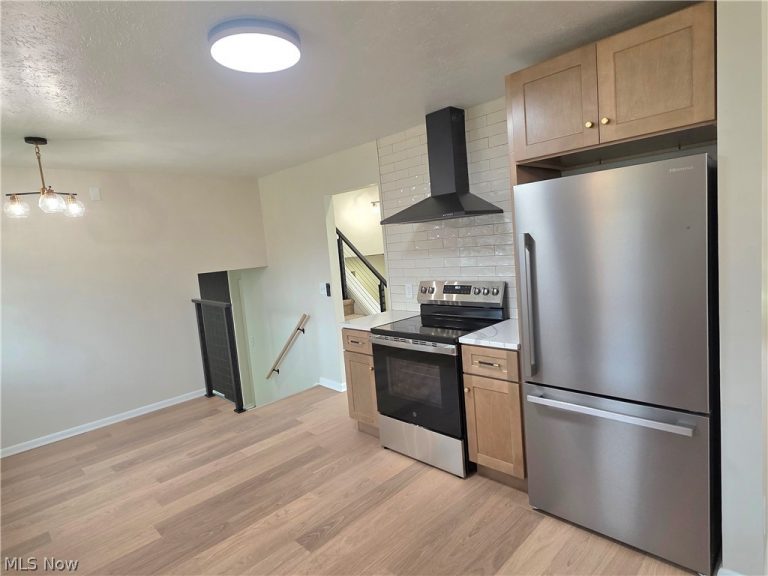 3181 Parmalee Drive, Seven Hills, OH - Photo 3