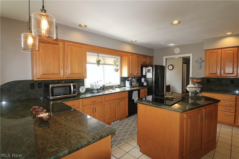 2205 Quail Hollow Circle, Sandusky, OH - Photo 4