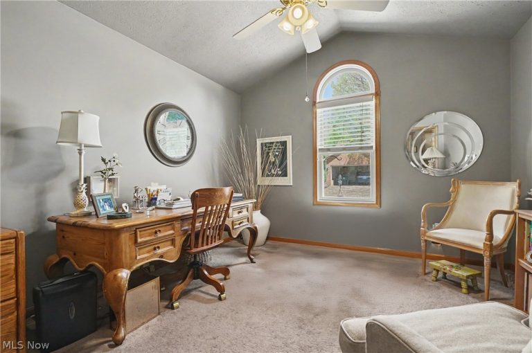 1484 Waters Edge Drive, Akron, OH - Photo 3